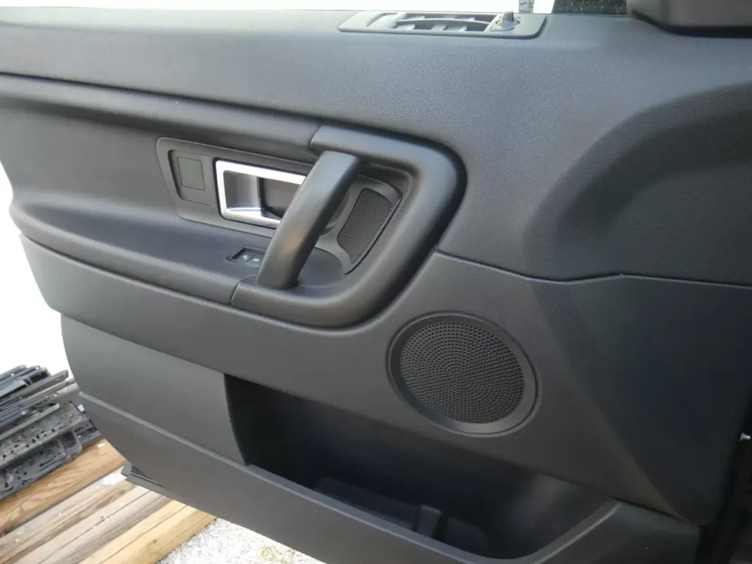 Land Rover Discovery Sport 2016 - 18750 EUR, 220000 km - AUTO.MOTO.pt - 220000km - foto 26 de 30