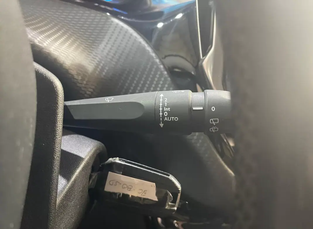 Peugeot 2008 2015 - 8500 EUR, 166000 km - AUTO.MOTO.pt - 166000km - foto 42 de 44