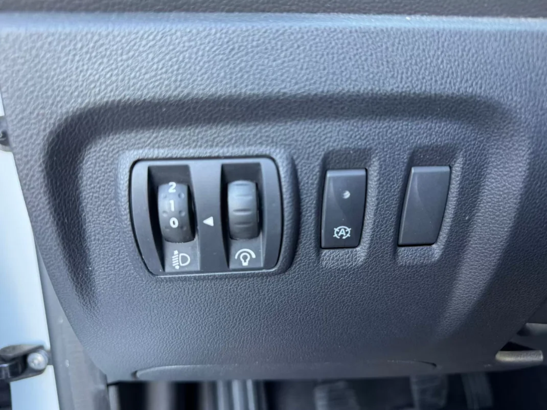 Renault Captur 2019 - 17250 EUR, 82289 km - AUTO.MOTO.pt - 82289km - foto 13 de 27