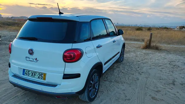 Fiat 500L 2019 - 10950 EUR, 102000 km - AUTO.MOTO.pt - 102000km - foto 4 de 13