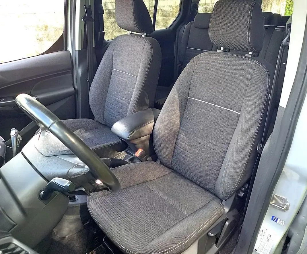 Ford Tourneo Connect 2017 - 15990 EUR, 137396 km - AUTO.MOTO.pt - 137396km - foto 18 de 19