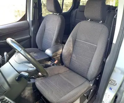 Ford Tourneo Connect 2017 - 15990 EUR, 137396 km - AUTO.MOTO.pt - 137396km - foto 18 de 19