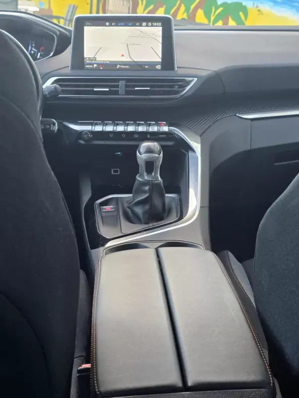 Peugeot 3008 2019 - 13900 EUR, 198000 km - AUTO.MOTO.pt - 198000km - foto 45 de 58