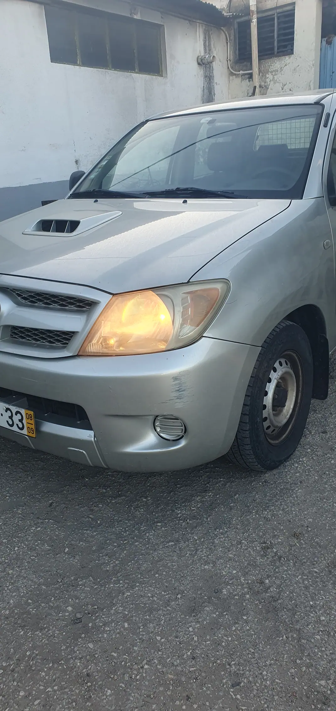 Toyota Hilux 4x4 2008 - 11350 EUR, 357592 km - AUTO.MOTO.pt - 357592km - foto 1 de 12