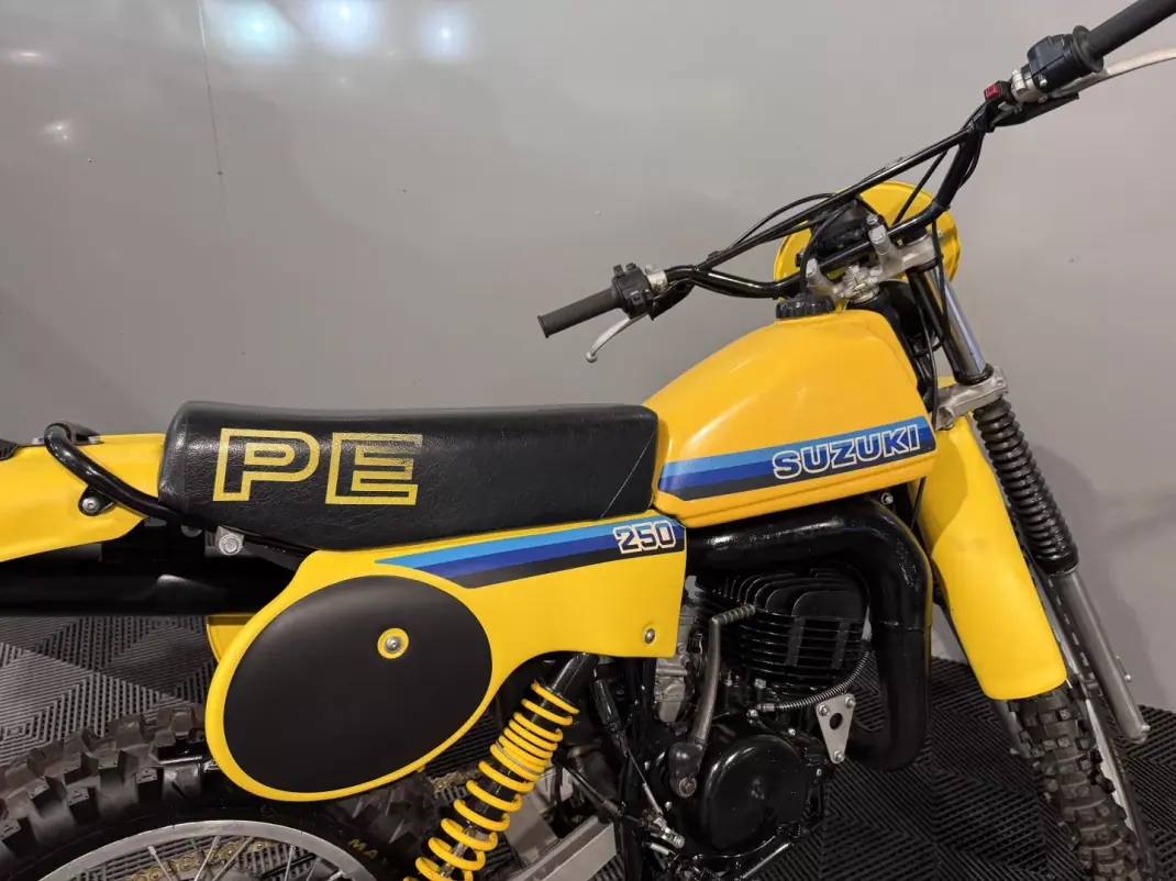 Suzuki Burgman 650 ABS Executive 1994 - 6750 EUR, 1500 km - 1500km - foto 5 de 17