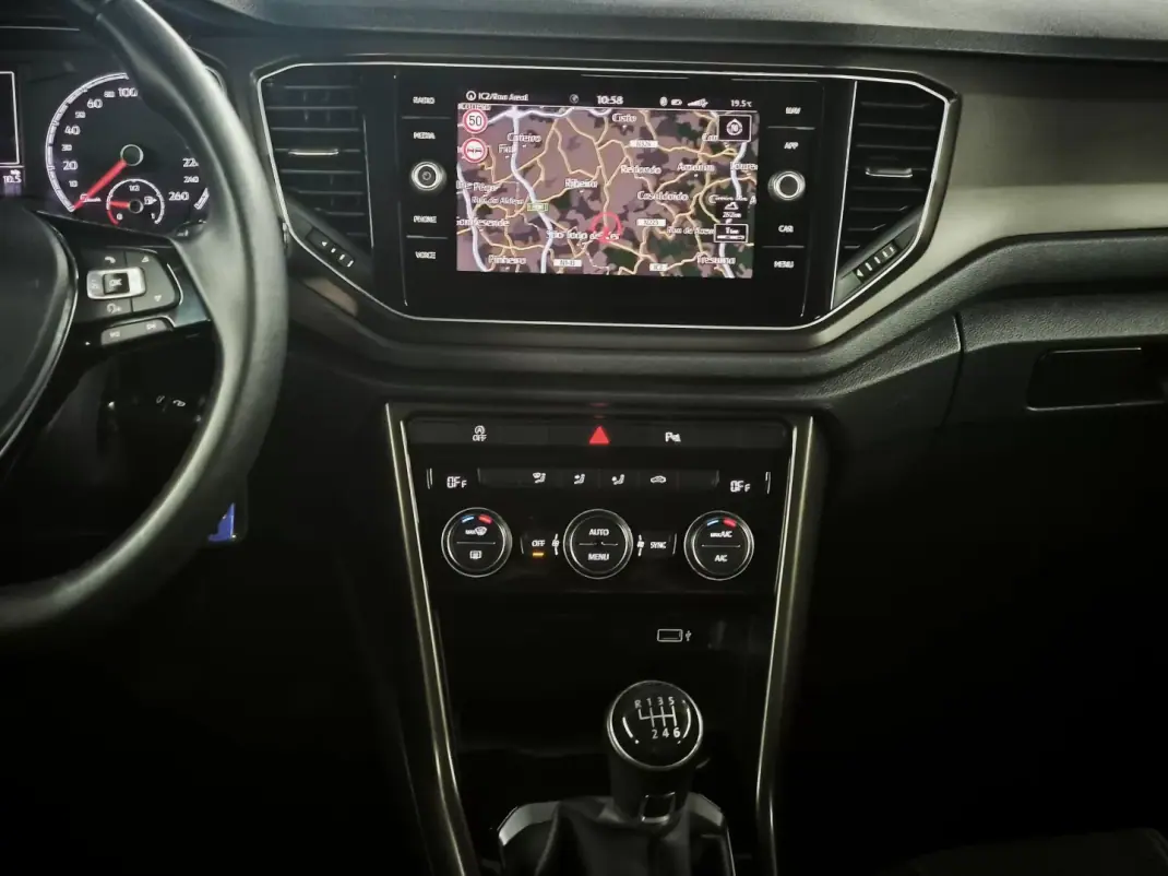 Volkswagen T-Roc 2018 - 15950 EUR, 98741 km - 98741km - foto 21 de 34