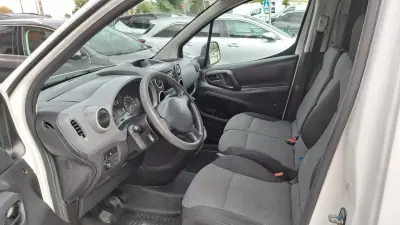 Peugeot Partner 1.6 BlueHDI L2 - 3 Lugares 2018 - 9900 EUR, 250472 km - AUTO.MOTO.pt - 250472km - foto 10 de 26