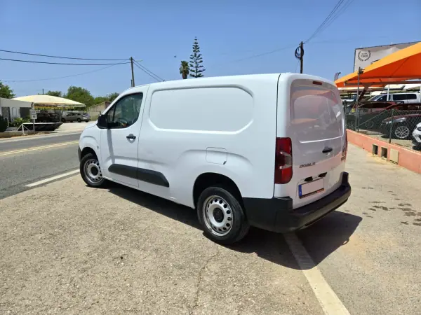 Fiat Doblo 2023 - 15950 EUR, 168073 km - AUTO.MOTO.pt - 168073km - foto 4 de 10