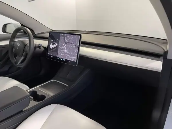 Tesla Model 3 2023 - 29750 EUR, 68000 km - AUTO.MOTO.pt - 68000km - foto 16 de 44