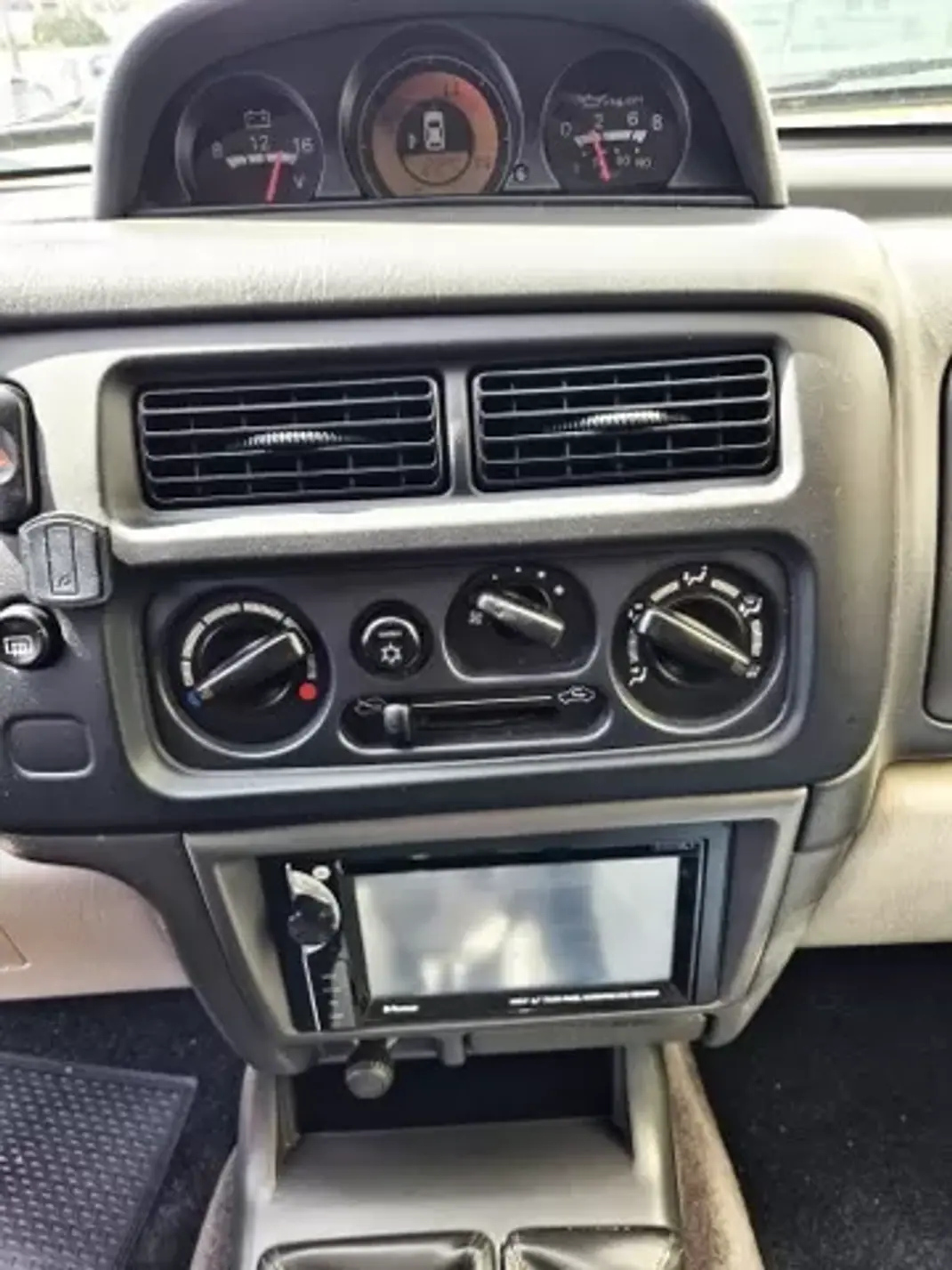 Mitsubishi Pajero Sport 2000 - 11750 EUR, 134553 km - AUTO.MOTO.pt - 134553km - foto 6 de 9