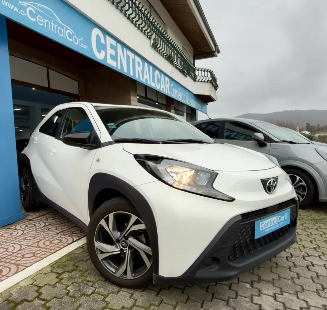 Toyota Aygo X 2022 - 14950 EUR, 10000 km - AUTO.MOTO.pt - 10000km - foto 2 de 25