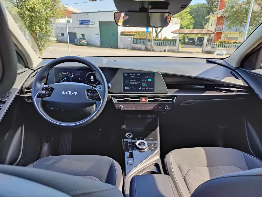 Kia e-Niro 2023 - 26990 EUR, 53098 km - AUTO.MOTO.pt - 53098km - foto 8 de 12