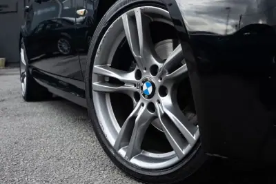 BMW 318 2010 - 11900 EUR, 321000 km - AUTO.MOTO.pt - 321000km - foto 4 de 18