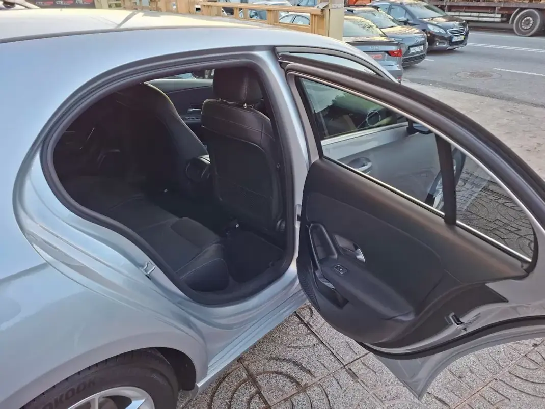 Mercedes-Benz A 200 2018 - 22500 EUR, 77000 km - AUTO.MOTO.pt - 77000km - foto 27 de 37