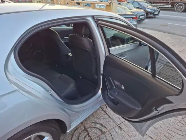 Mercedes-Benz A 200 2018 - 21900 EUR, 77000 km - AUTO.MOTO.pt - 77000km - foto 27 de 37