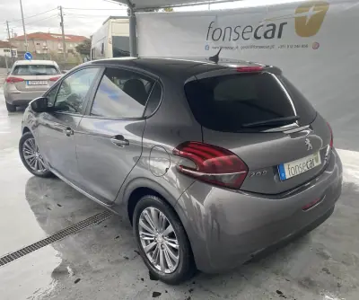 Peugeot 208 2019 - 10750 EUR, 112682 km - AUTO.MOTO.pt - 112682km - foto 4 de 12