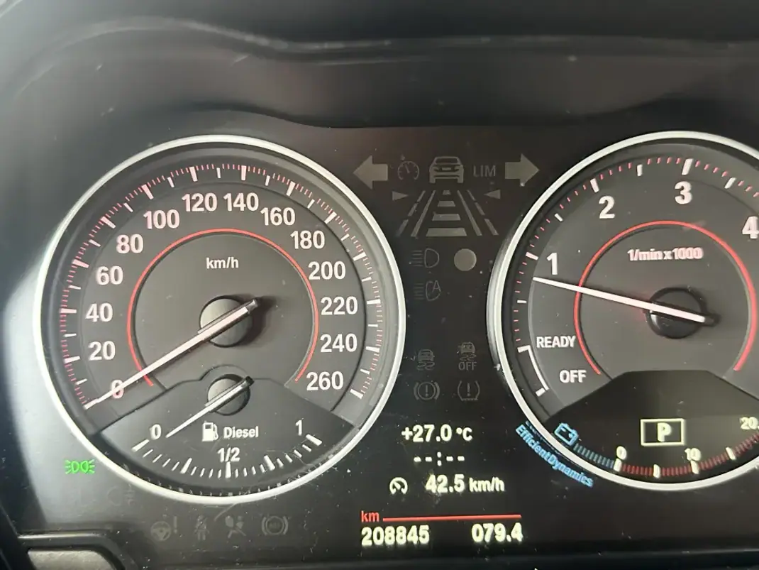 BMW 118 2012 - 13990 EUR, 208845 km - 208845km - foto 10 de 31