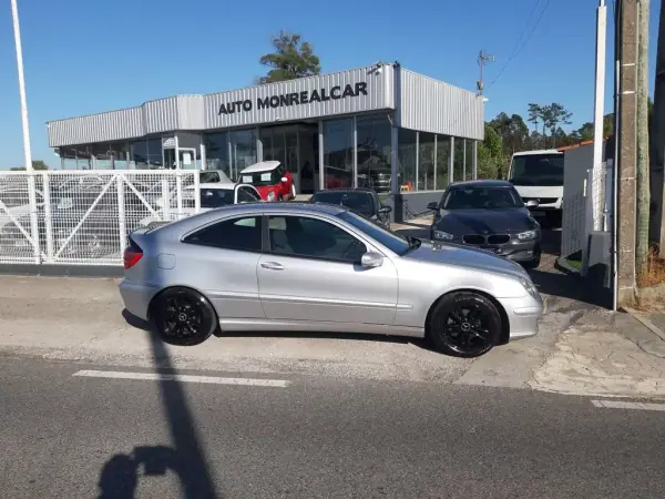 Mercedes-Benz C 180 2003 - 7000 EUR, 173500 km - AUTO.MOTO.pt - 173500km - foto 2 de 32