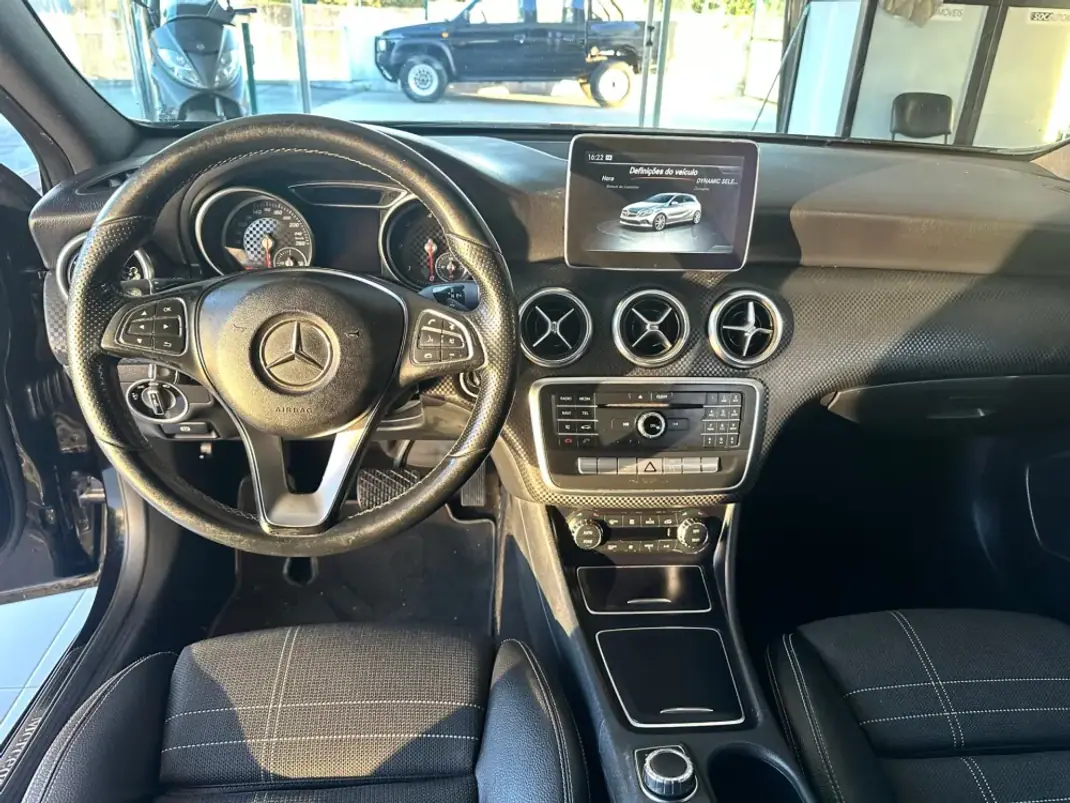 Mercedes-Benz A 180 2015 - 16690 EUR, 178000 km - 178000km - foto 20 de 26