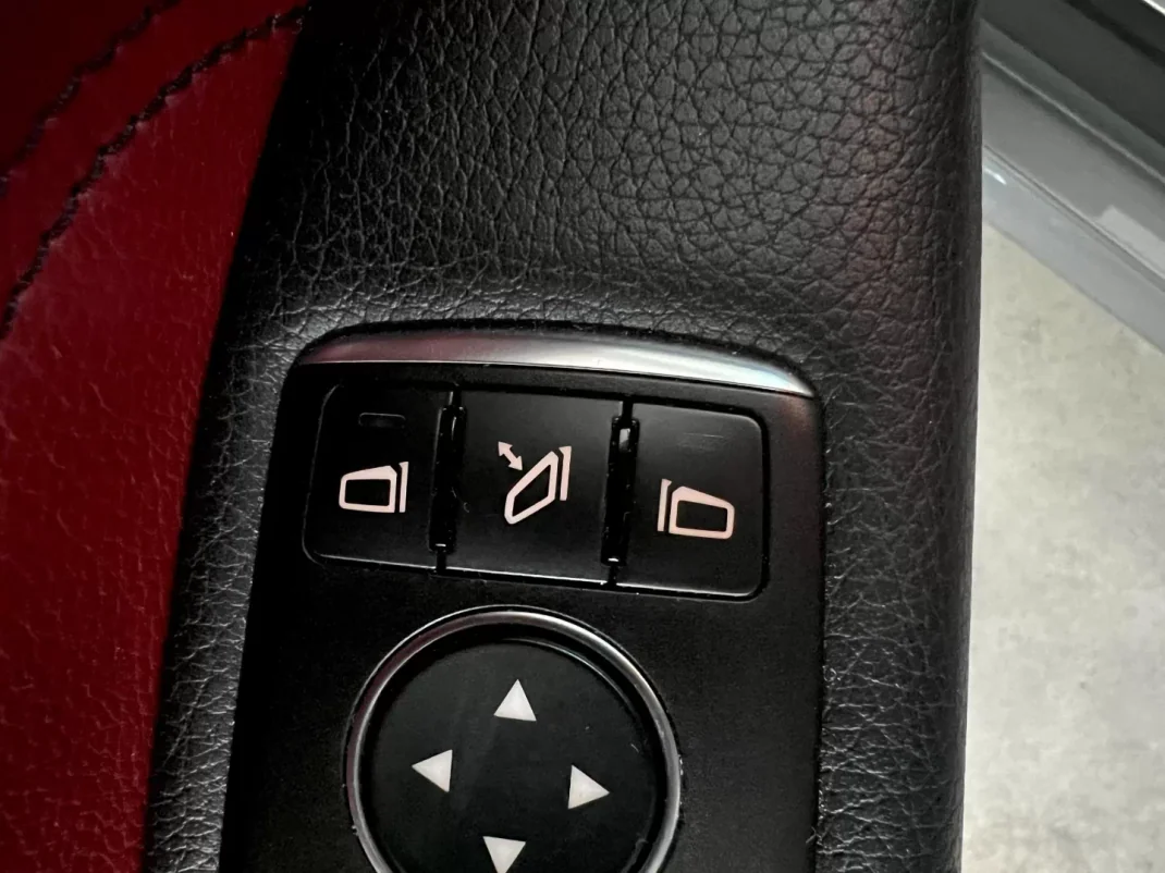 Mercedes-Benz E 220 2015 - 24999 EUR, 161900 km - AUTO.MOTO.pt - 161900km - foto 22 de 135