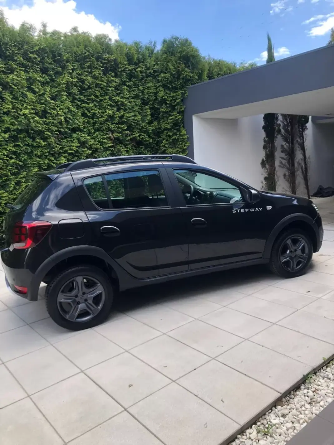 Dacia Sandero 2018 - 9900 EUR, 121000 km - AUTO.MOTO.pt - 121000km - foto 8 de 30