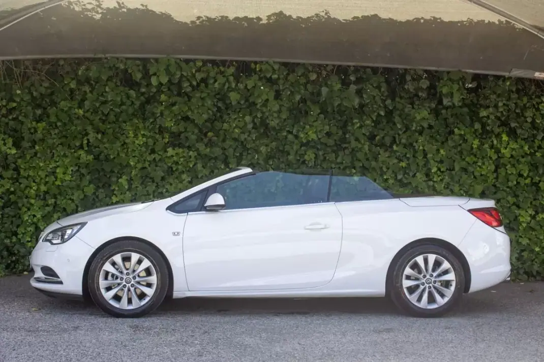 Opel Cascada 2014 - 14900 EUR, 180000 km - AUTO.MOTO.pt - 180000km - foto 7 de 17