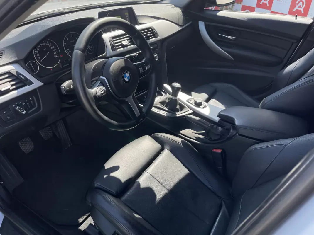 BMW 318 2014 - 15990 EUR, 203500 km - AUTO.MOTO.pt - 203500km - foto 10 de 19