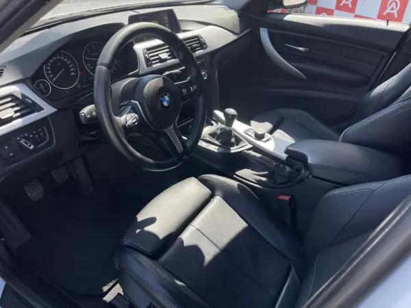 BMW 318 2014 - 15990 EUR, 203500 km - AUTO.MOTO.pt - 203500km - foto 10 de 19