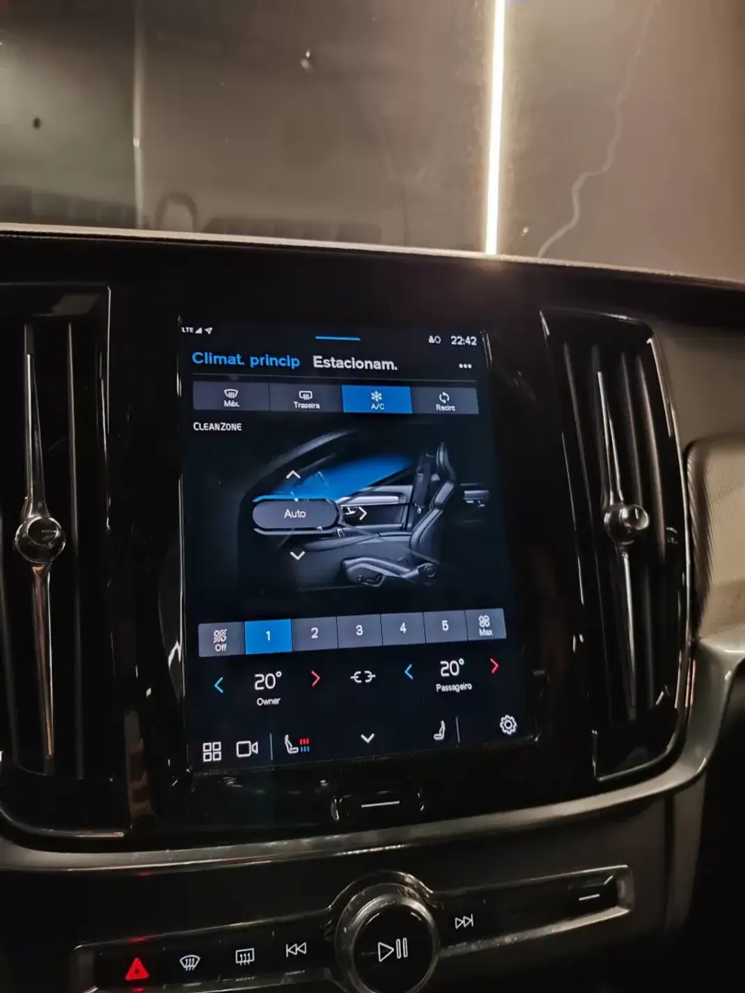 Volvo XC 60 2022 - 41000 EUR, 109000 km - AUTO.MOTO.pt - 109000km - foto 26 de 27