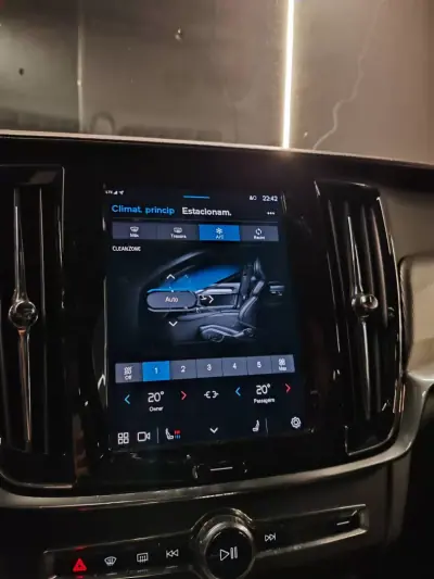 Volvo XC 60 2022 - 41000 EUR, 109000 km - AUTO.MOTO.pt - 109000km - foto 26 de 27