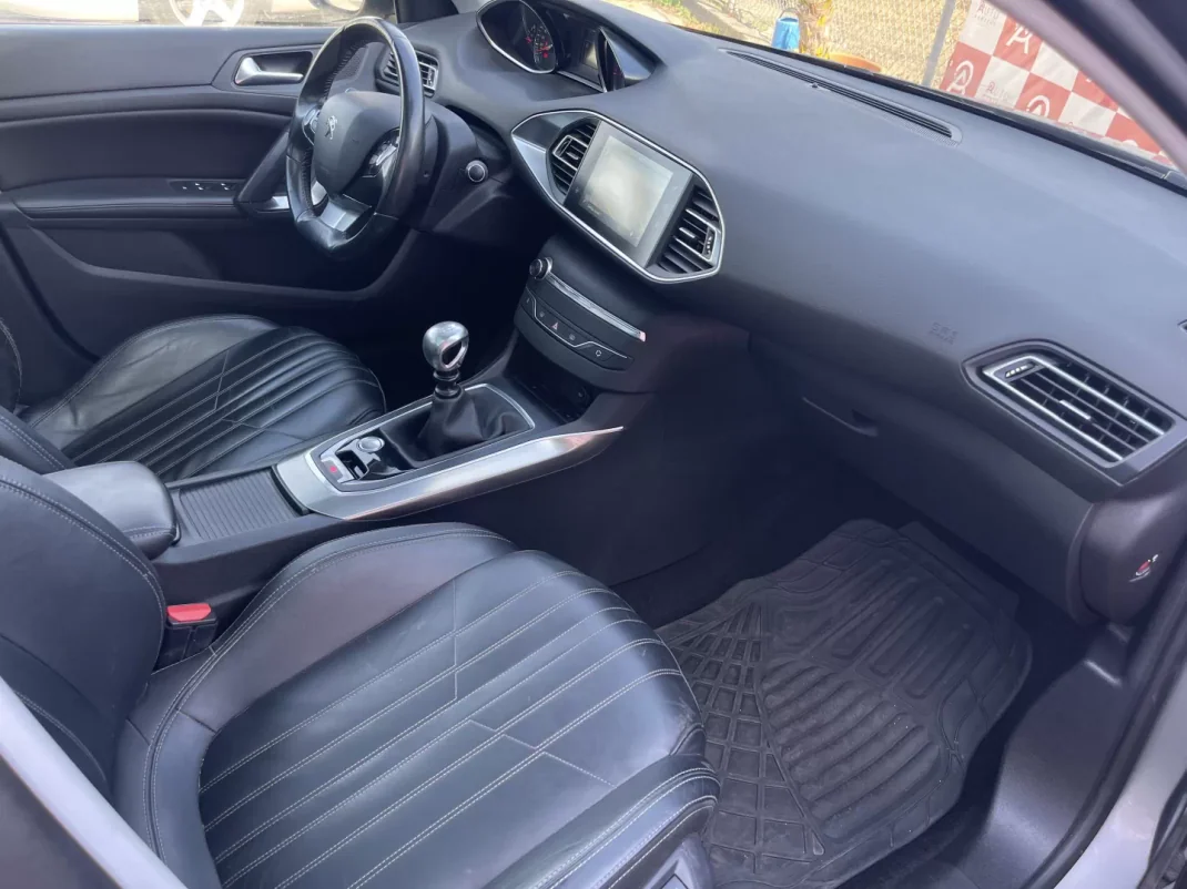 Peugeot 308 2014 - 12490 EUR, 143165 km - 143165km - foto 13 de 22