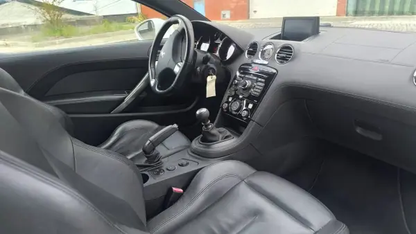 Peugeot RCZ 2011 - 10900 EUR, 158000 km - AUTO.MOTO.pt - 158000km - foto 16 de 19