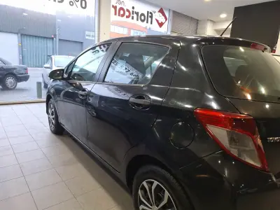 Toyota Yaris 2012 - 7900 EUR, 160000 km - AUTO.MOTO.pt - 160000km - foto 12 de 16