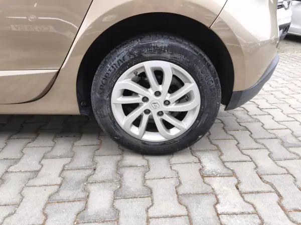 Renault Scénic 2015 - 9900 EUR, 175000 km - AUTO.MOTO.pt - 175000km - foto 4 de 11
