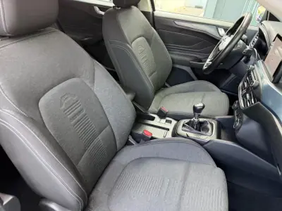 Ford Focus SW 2022 - 15999 EUR, 101021 km - AUTO.MOTO.pt - 101021km - foto 12 de 34