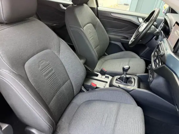 Ford Focus SW 2022 - 15999 EUR, 101021 km - AUTO.MOTO.pt - 101021km - foto 12 de 34