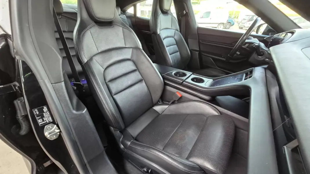 Porsche Taycan 2021 - 54500 EUR, 141090 km - 141090km - foto 21 de 30