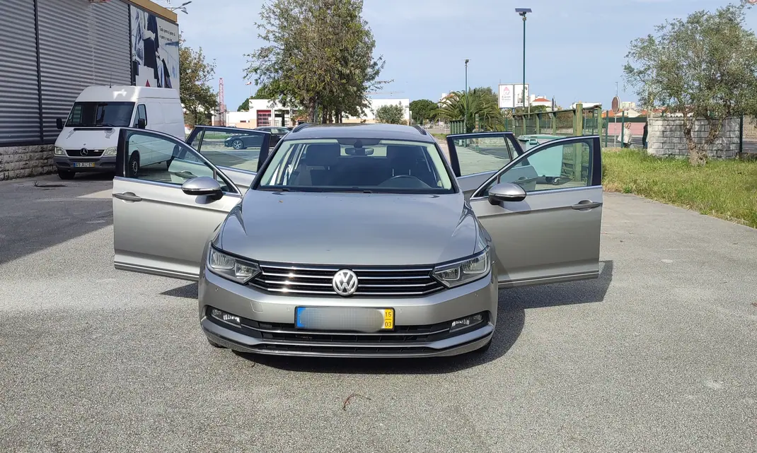 Volkswagen Passat Variant 2015 - 13750 EUR, 203000 km - AUTO.MOTO.pt - 203000km - foto 11 de 18