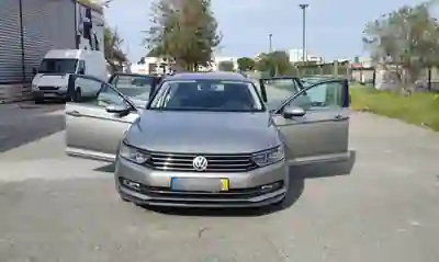 Volkswagen Passat Variant 2015 - 13750 EUR, 203000 km - AUTO.MOTO.pt - 203000km - foto 11 de 18