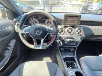 Mercedes-Benz A 180 2014 - 14900 EUR, 190000 km - AUTO.MOTO.pt - 190000km - foto 9 de 13
