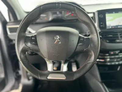 Peugeot 208 2018 - 13500 EUR, 41987 km - AUTO.MOTO.pt - 41987km - foto 12 de 18