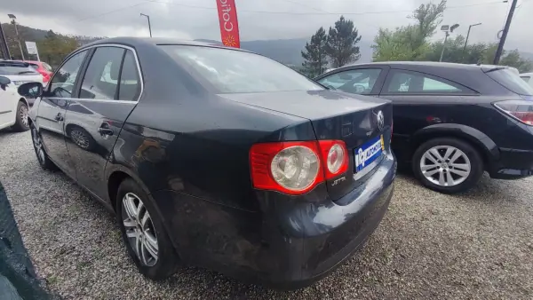 Volkswagen Jetta 2008 - 3800 EUR, 0 km - AUTO.MOTO.pt - foto 17 de 17