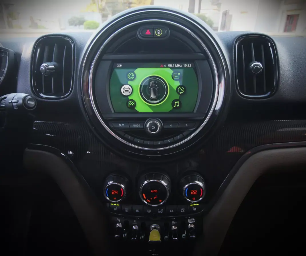 MINI Countryman 2018 - 15750 EUR, 224000 km - AUTO.MOTO.pt - 224000km - foto 14 de 33