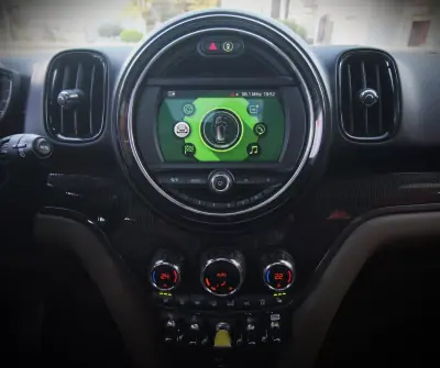 MINI Countryman 2018 - 15750 EUR, 224000 km - AUTO.MOTO.pt - 224000km - foto 14 de 33