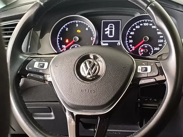 Volkswagen Golf 2017 - 17390 EUR, 126004 km - AUTO.MOTO.pt - 126004km - foto 8 de 13