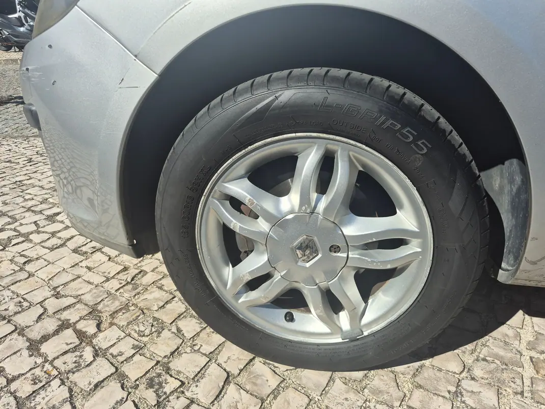 Renault Clio 2007 - 2800 EUR, 170539 km - 170539km - foto 6 de 14