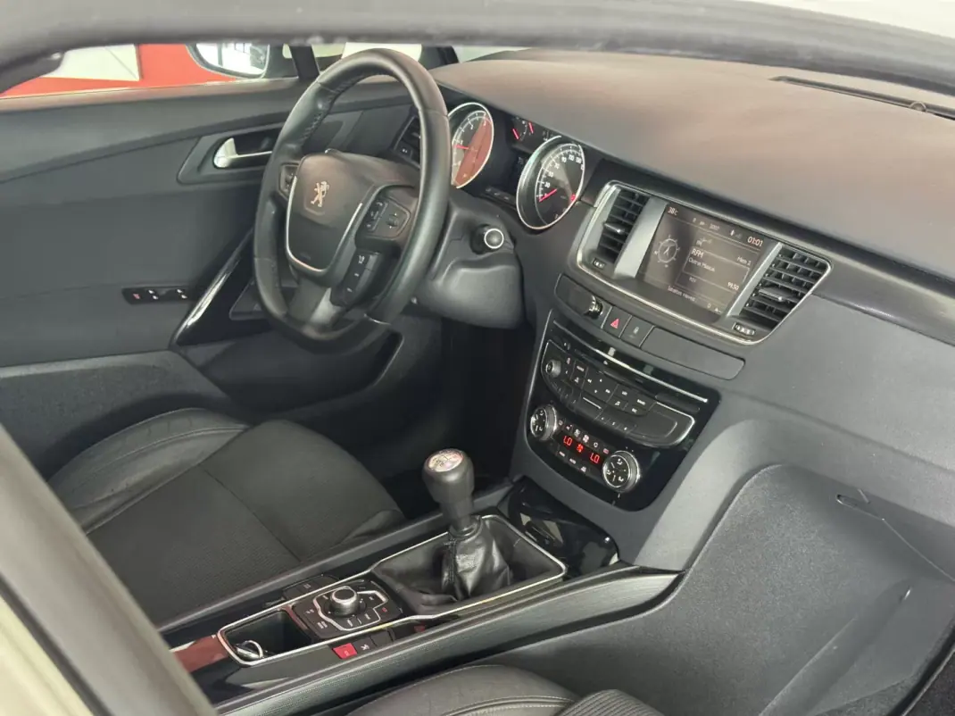 Peugeot 508 SW 2011 - 6990 EUR, 312595 km - AUTO.MOTO.pt - 312595km - foto 15 de 20