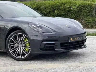 Porsche Panamera Sport Turismo 2018 - 64999 EUR, 128000 km - AUTO.MOTO.pt - 128000km - foto 10 de 27