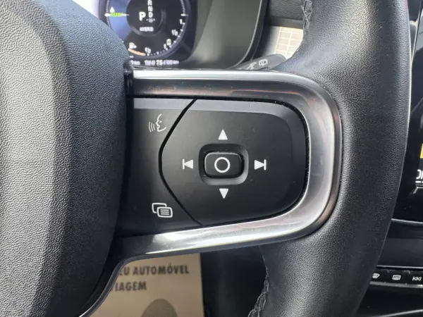 Volvo XC 40 2021 - 24500 EUR, 121000 km - AUTO.MOTO.pt - 121000km - foto 30 de 42