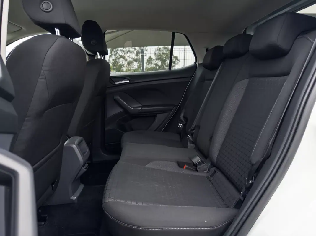Volkswagen T-Cross 2019 - 17990 EUR, 105000 km - 105000km - foto 35 de 39